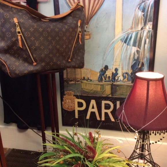 WELCOME TO OLIVIA’S SHOP - Picture 11 of 16